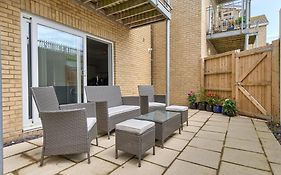 Beautiful 3 Bed Apartment In Bonchurch - Nr Ventnor - Large Outside Terrace & Parking - Dog Friendly - The Perfect Choice For Couples, Friends, Families - 5 Mins To Beach