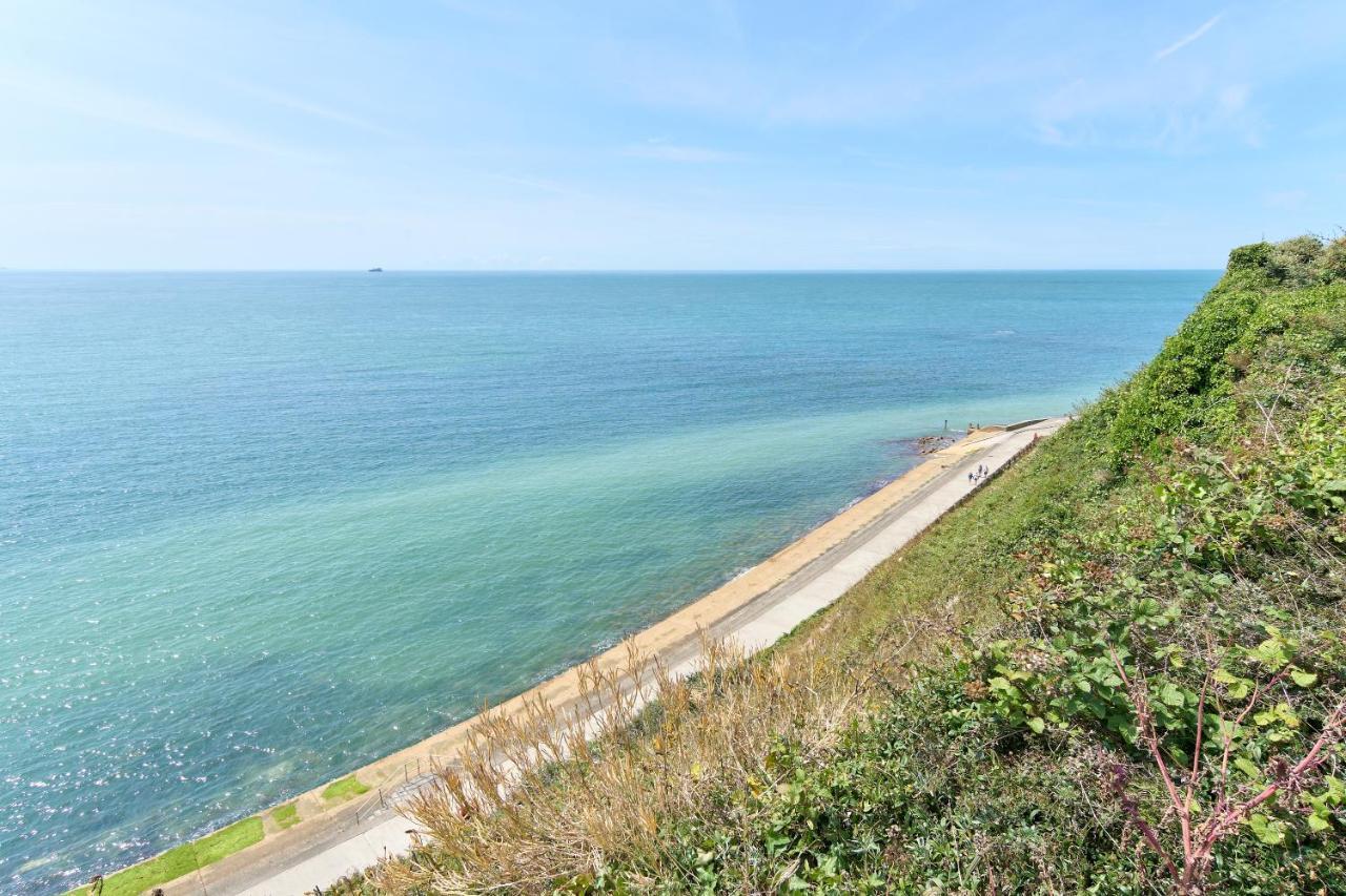 Ventnor Terrace Haven: Spacious 3-Bed with Beach Proximity Exterior photo
